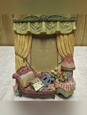 Vintage 3D Victorian Window Scene Resin Picture Frame Lamp Lights Up
